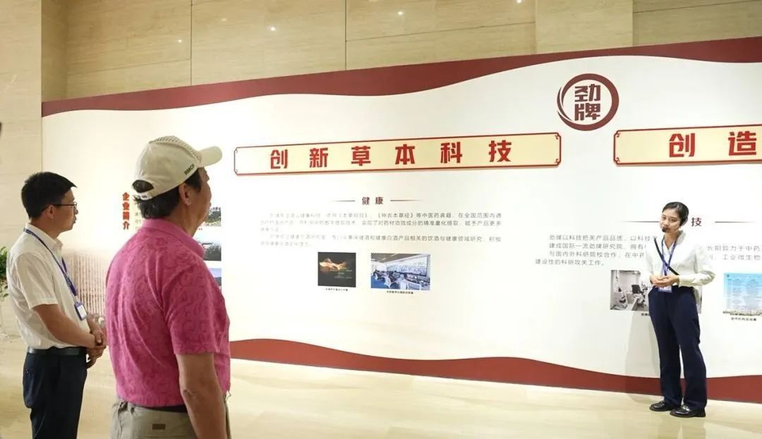 親眼見(jiàn)到這一幕,他驚嘆…